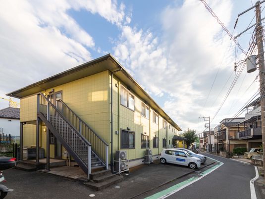 住宅街の建物外観  