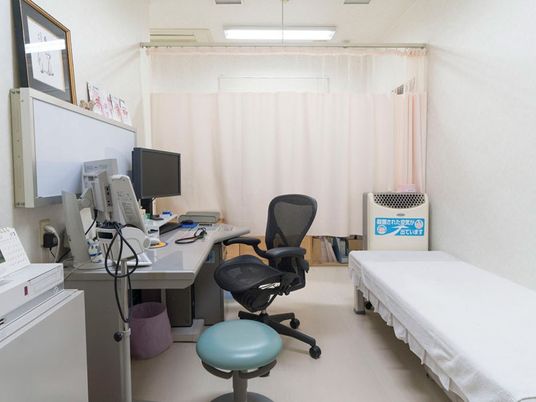 診察ベッドのある機能訓練室  
