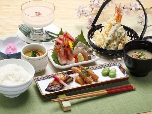 和風な料理の盛り付け