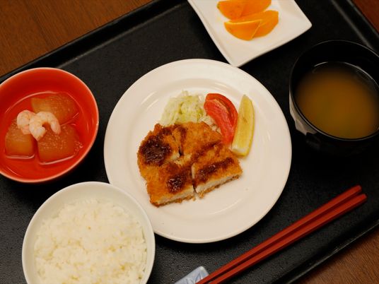 和洋折衷の食事セット