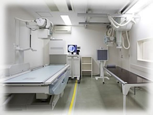 機能訓練室の設備 機能訓練室   明るく清潔感のある空間に、リハビリ用の器具が並んでいます。就業時の支援内容をイメージしやすい環境です。