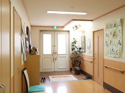 明るい廊下と玄関