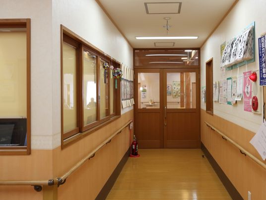 明るく清潔な廊下