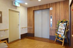 清潔感のあるエレベーターホール