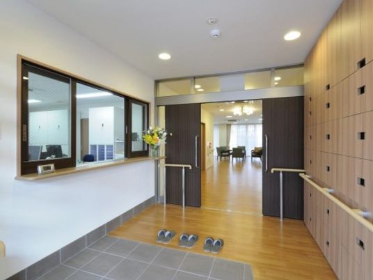 暖かみのあるエントランス