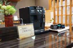 コーヒーマシンとカウンター