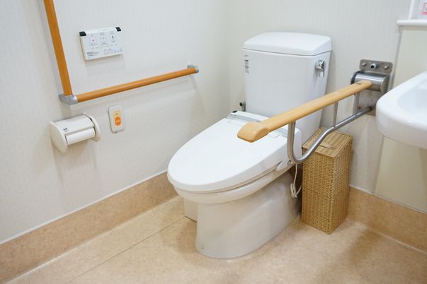手すり付きトイレ設備