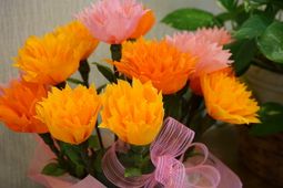 鮮やかな造花の装飾