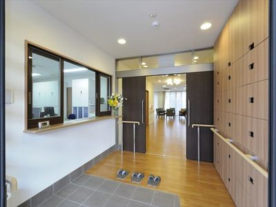 エントランスの明るい通路