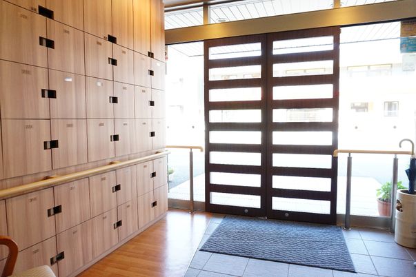 玄関とロッカーの場所