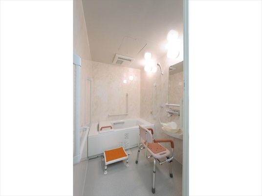 バリアフリーのバスルーム