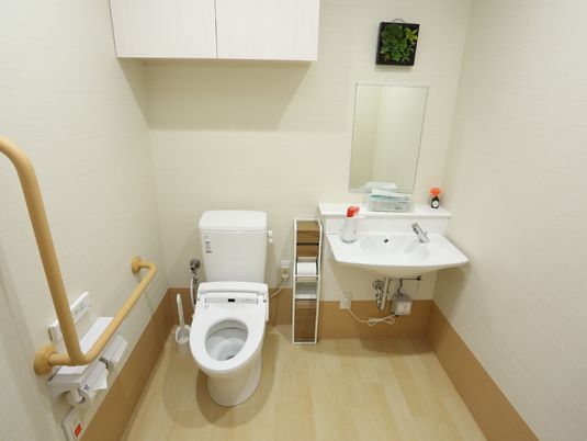 手すり付きトイレ空間