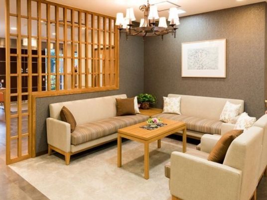 落ち着いた雰囲気のラウンジ