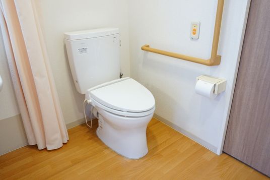 バリアフリー設計のトイレ