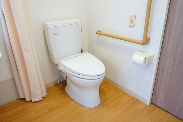 バリアフリー設計のトイレ