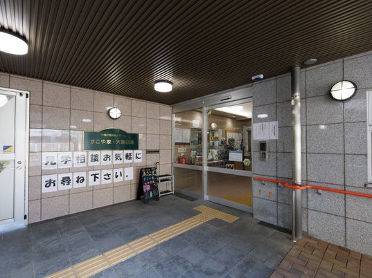 明るいエントランス