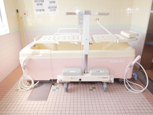 特殊浴槽とリフト設備