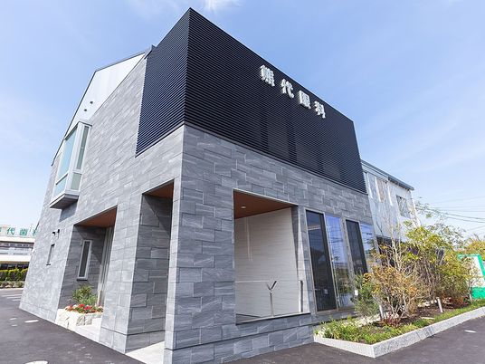 モダンな外観の建物  