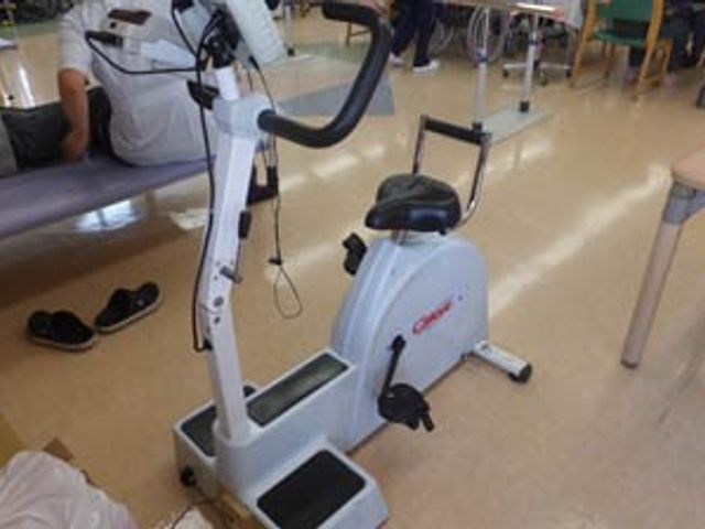 運動器具のあるスペース 機能訓練室 快適な環境で身体機能の向上を図る訓練器具が整えられています。サポート体制も万全です。