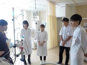医療ケアを学ぶ様子の多目的室  