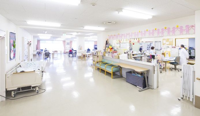 暖かい雰囲気の多目的室