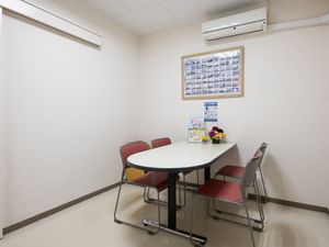 相談用の小さなテーブル  