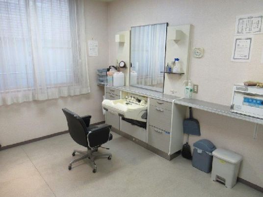 明るい空間の理美容室