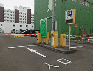 駐車場入口  