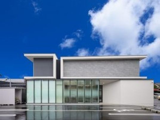 建物正面の外観  