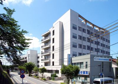 近代的な外観の建物