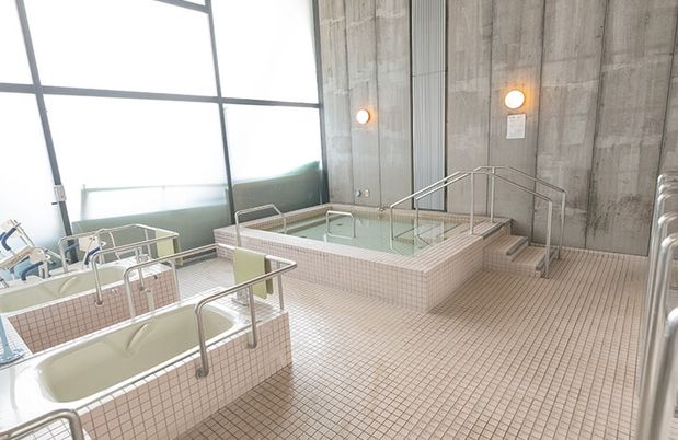 広々とした浴室