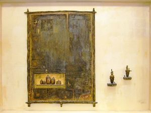 壁面アートのある廊下  