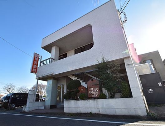 外観の施設建物  