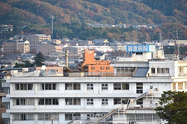 遠景の建物外観