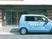 施設前の車両と入口  