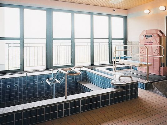 手すり付き浴室  
