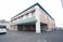 明るい立派な建物入口