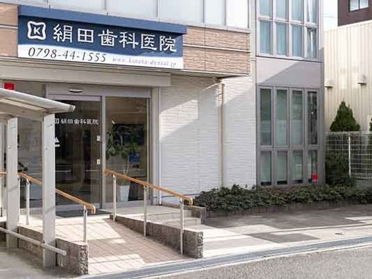 病院入口  