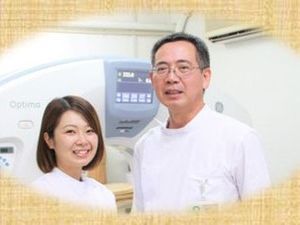 スタッフ2人の機能訓練室  