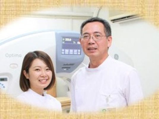 スタッフ2人の機能訓練室  
