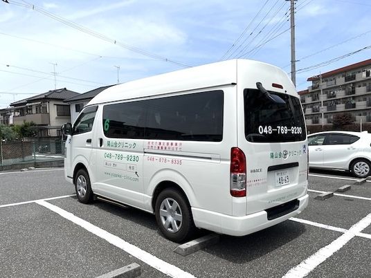 送迎車の駐車場  