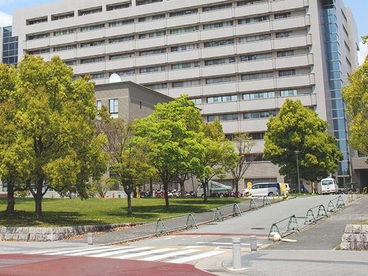 建物前の外観  