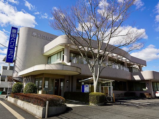 外観の施設建物  