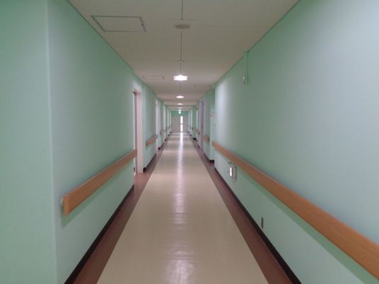 手すり付き廊下  