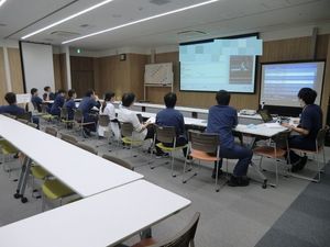 研修中の多目的室  