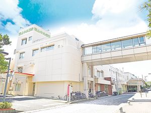 病院連絡通路のある外観  