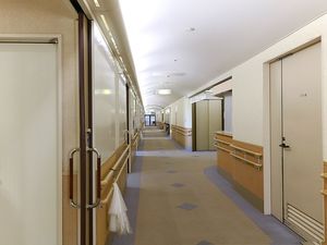 手すり付きの廊下  