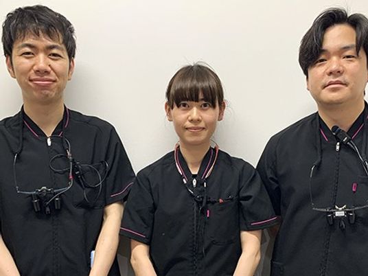 スタッフ3人が並ぶスタッフイメージ  