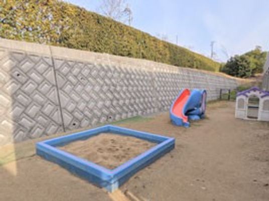 遊具のある庭  