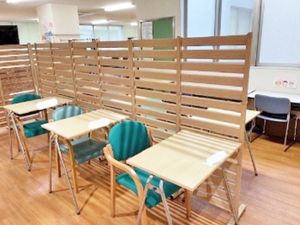 仕切り付き食堂  
